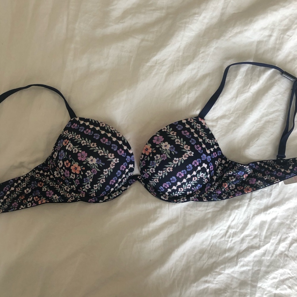 Selling this brand new Pink push up bra